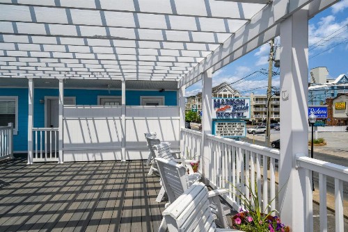 Madison Beach Motel - image 7