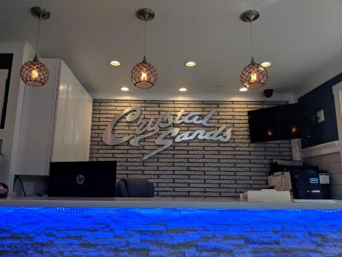 Crystal Sands Motel - image 13