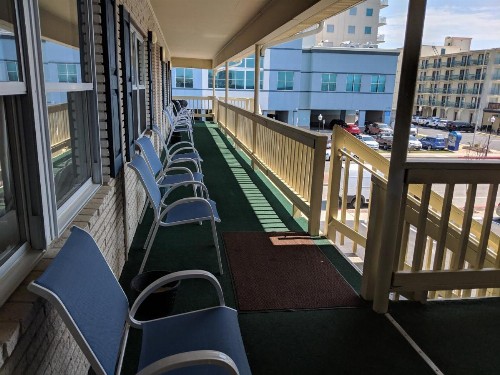 Crystal Sands Motel - image 19