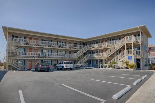 Crystal Sands Motel - image 21
