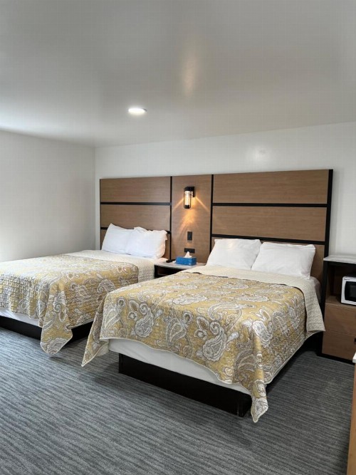Crystal Sands Motel - image 28