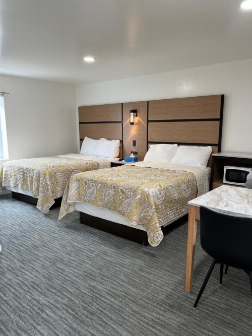 Crystal Sands Motel - image 37