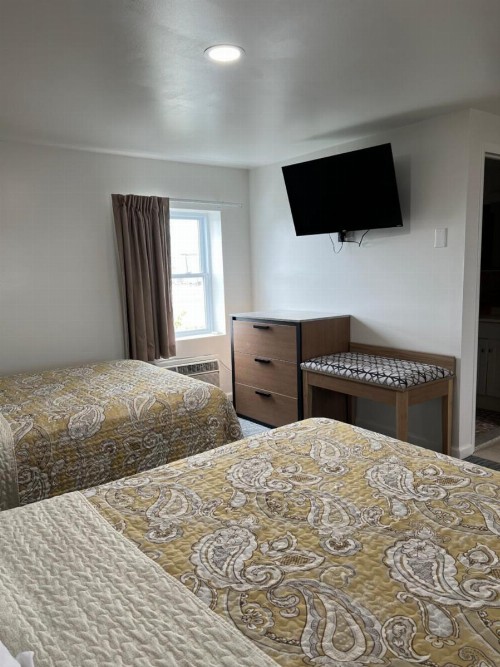 Crystal Sands Motel - image 43