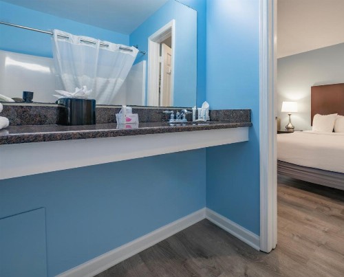 Commander Beach House Hotel - image 10