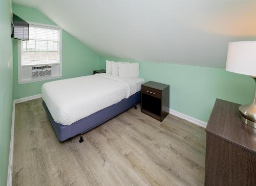 Commander Beach House Hotel - image 15