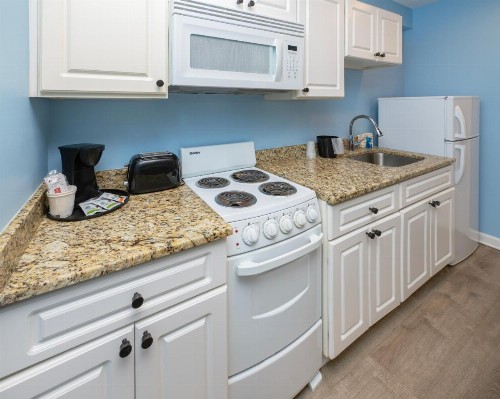 Commander Beach House Hotel - image 16