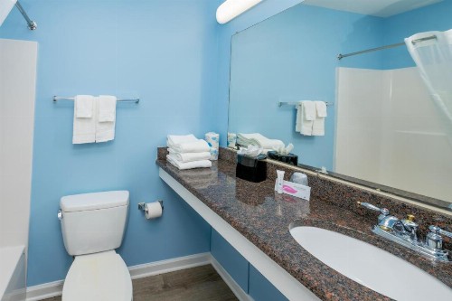 Commander Beach House Hotel - image 24