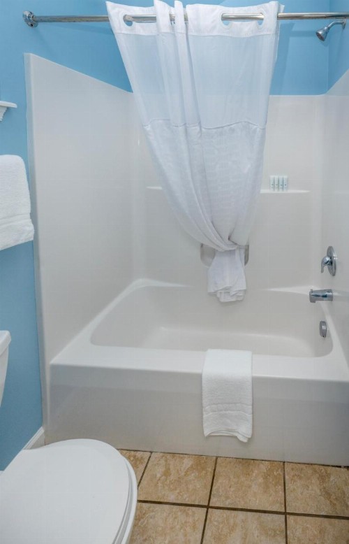 Commander Beach House Hotel - image 30
