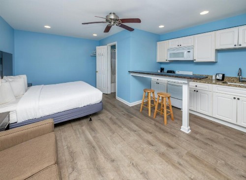 Commander Beach House Hotel - image 31