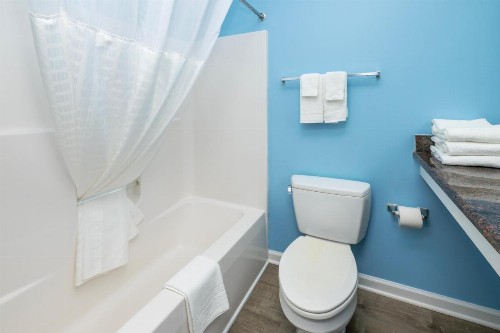Commander Beach House Hotel - image 33