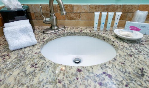 Commander Beach House Hotel - image 35