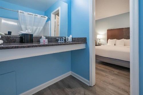 Commander Beach House Hotel - image 36