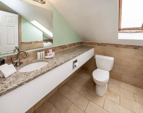 Commander Beach House Hotel - image 40