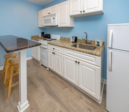 Commander Beach House Hotel - image 43