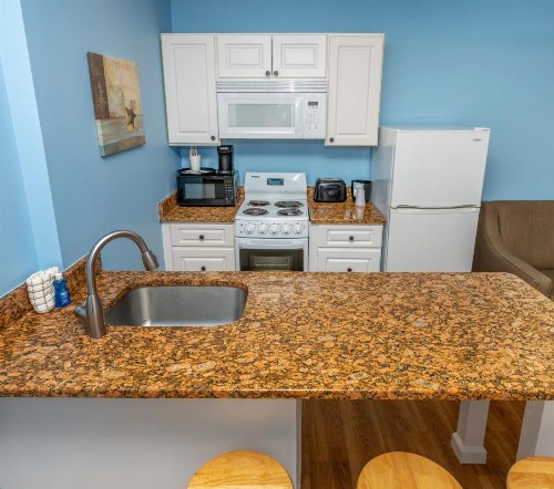 Commander Beach House Hotel - image 45