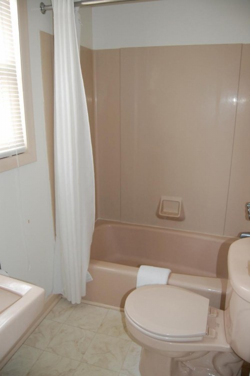 Thunderbird Beach Motel - image 16