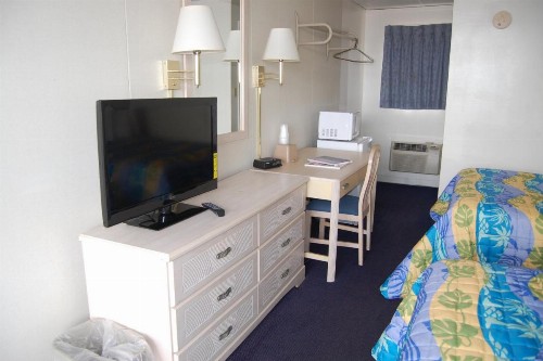 Thunderbird Beach Motel - image 19