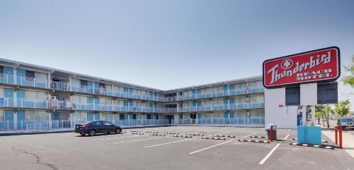 Thunderbird Beach Motel - image 2