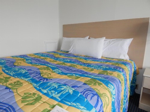 Thunderbird Beach Motel - image 25