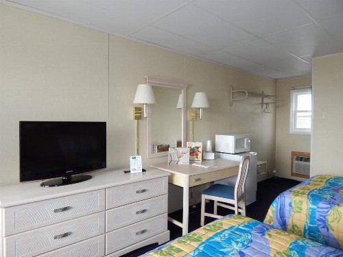 Thunderbird Beach Motel - image 27