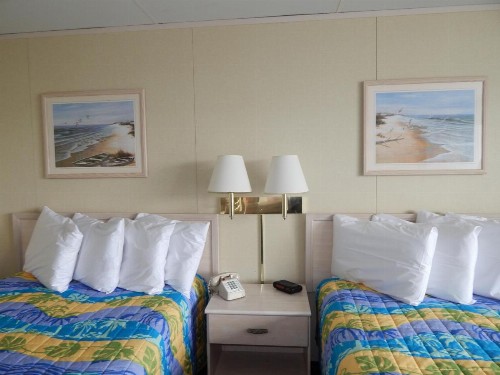 Thunderbird Beach Motel - image 28