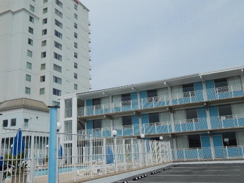 Thunderbird Beach Motel - image 30