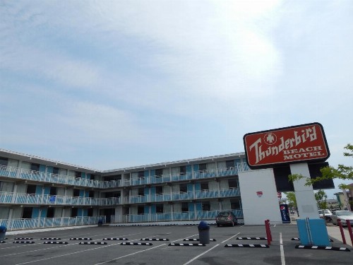 Thunderbird Beach Motel - image 31