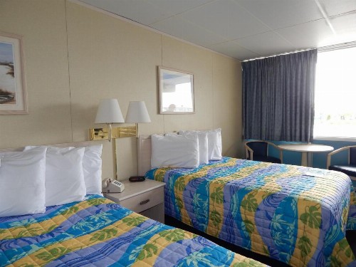 Thunderbird Beach Motel - image 32