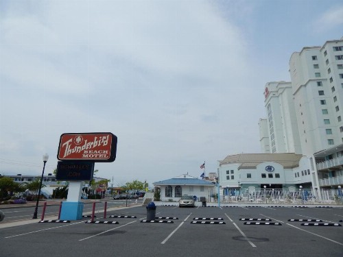 Thunderbird Beach Motel - image 33