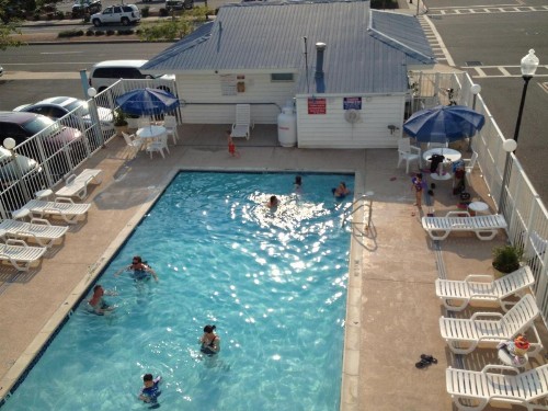 Thunderbird Beach Motel - image 4