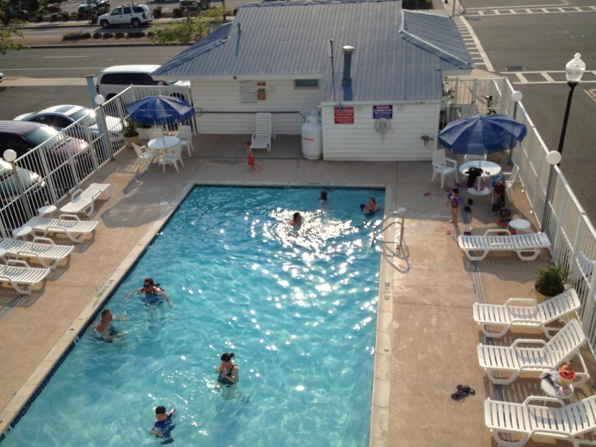 Thunderbird Beach Motel - image 4