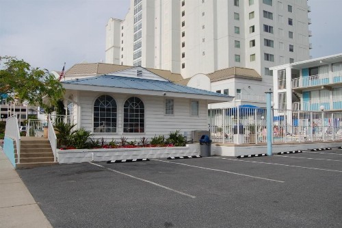 Thunderbird Beach Motel - image 8