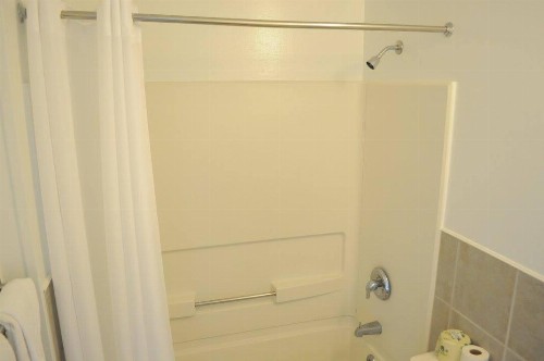 Islander Motel - image 5