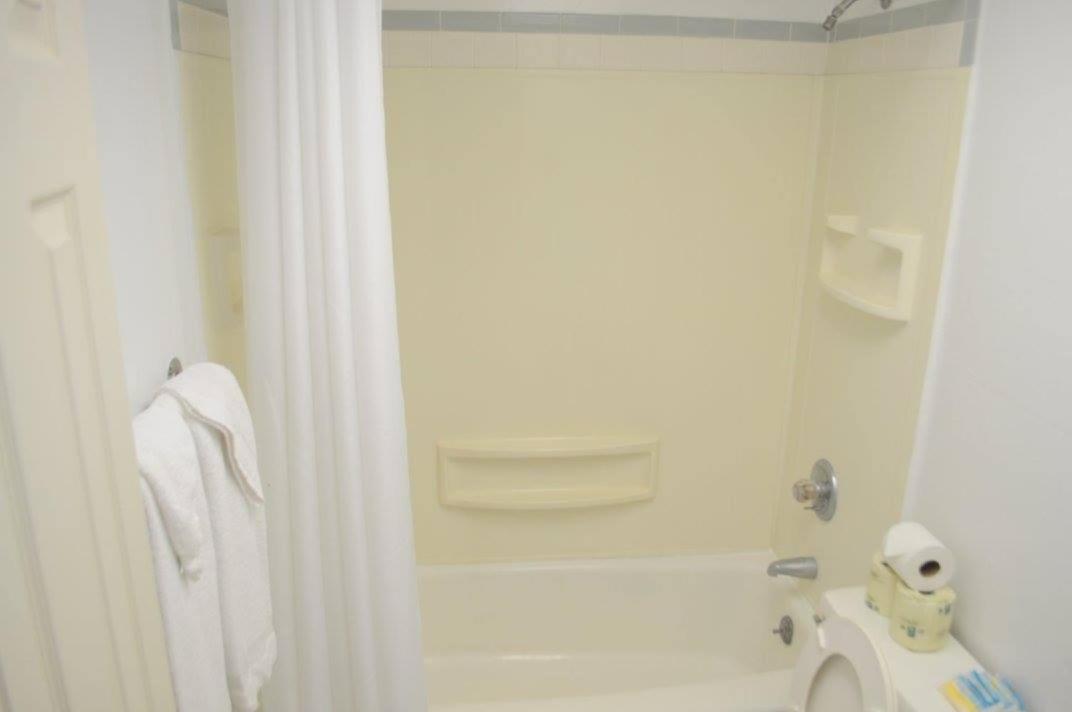 Islander Motel - image 7