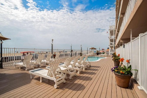 Comfort Inn Boardwalk - image 25