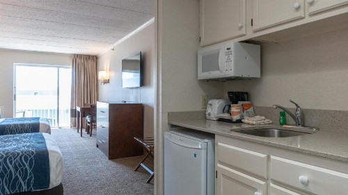 Comfort Inn Boardwalk - image 35