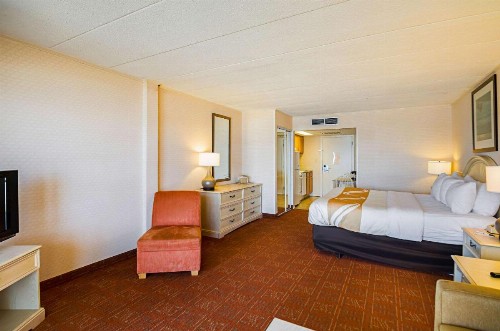 Quality Inn Oceanfront - image 10