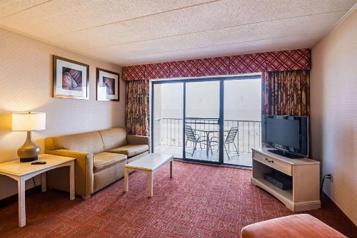 Quality Inn Oceanfront - image 11
