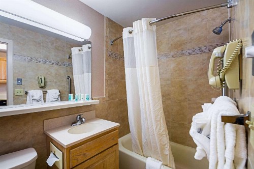 Quality Inn Oceanfront - image 32
