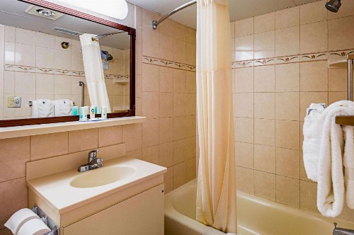 Quality Inn Oceanfront - image 7