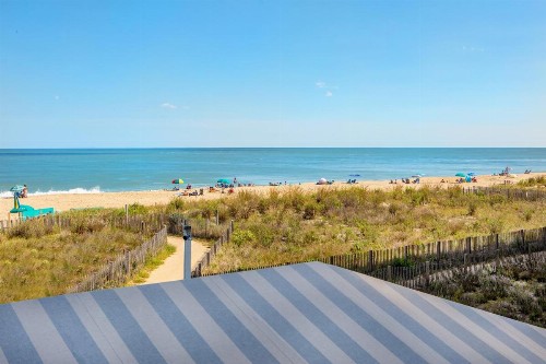 Clarion Resort Fontainebleau Hotel Oceanfront - image 2