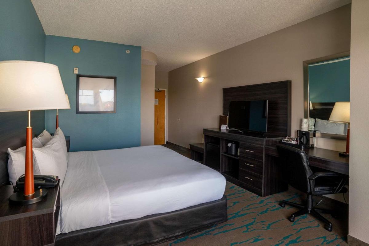 Gateway Hotel & Suites Ascend Hotel Collection - image 2
