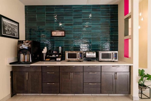 Gateway Hotel & Suites Ascend Hotel Collection - image 3