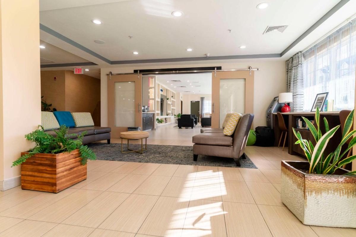Gateway Hotel & Suites Ascend Hotel Collection - image 4