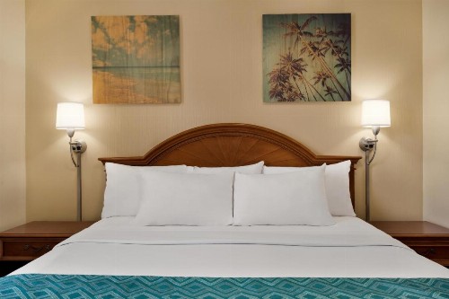 Plim Plaza Hotel - image 10