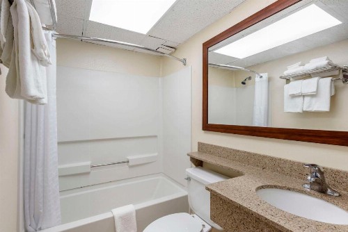 Econo Lodge Oceanfront - image 17