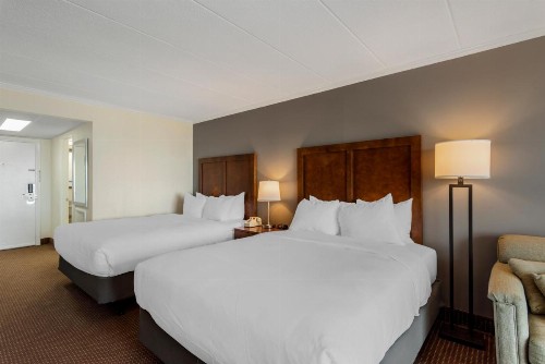 Econo Lodge Oceanfront - image 3