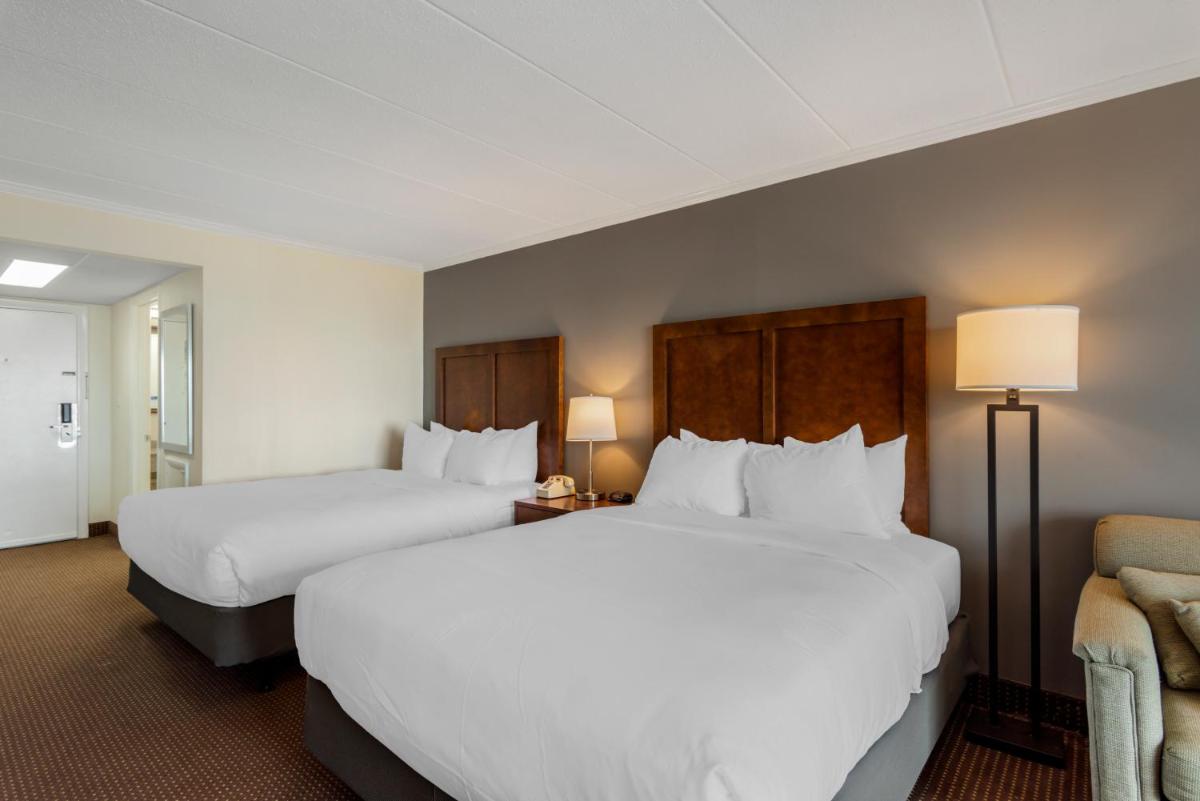 Econo Lodge Oceanfront - image 3