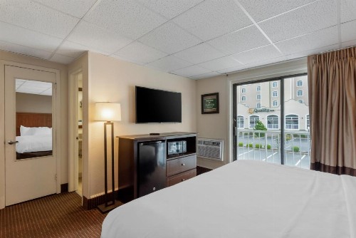 Econo Lodge Oceanfront - image 4