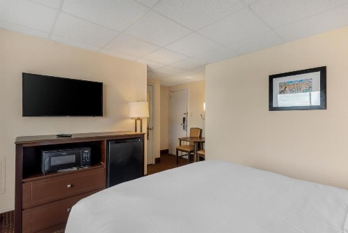 Econo Lodge Oceanfront - image 6